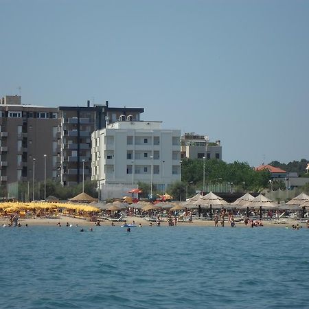 Hotel Mare Pesaro Buitenkant foto