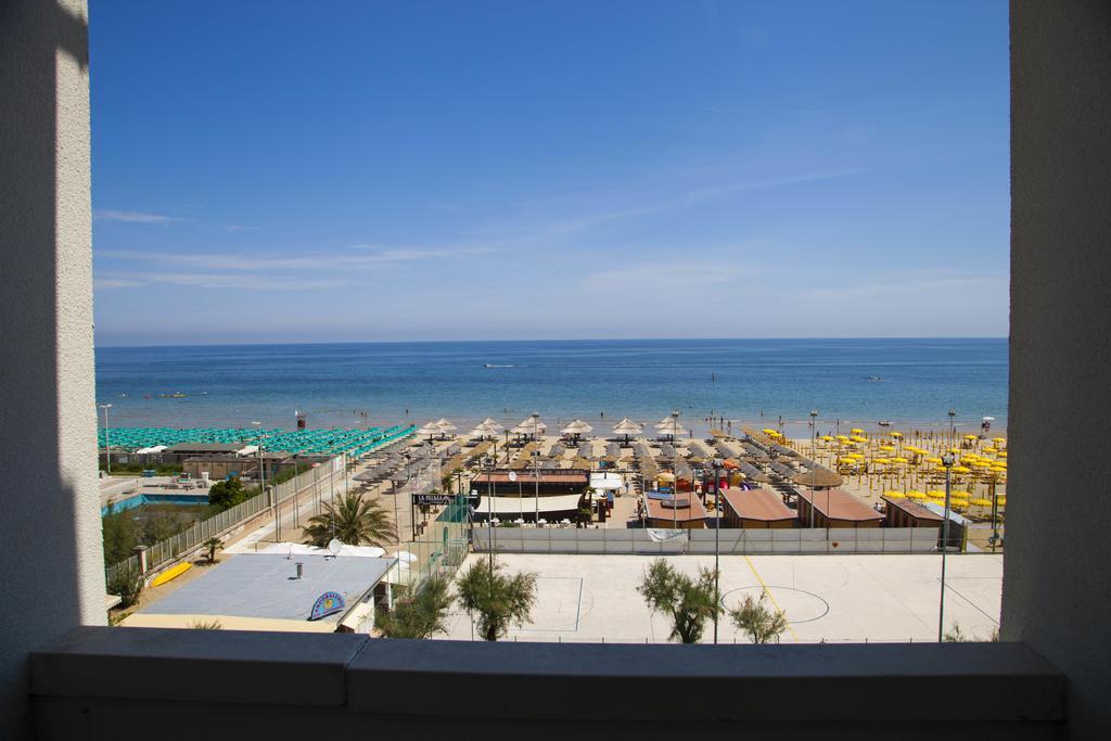 Hotel Mare Pesaro Buitenkant foto